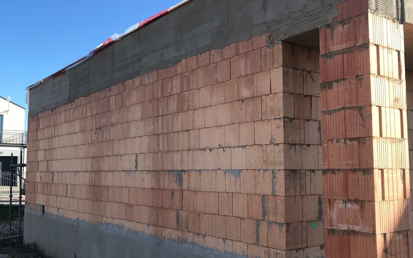 Fotografie přípravy podkladů před omítáním | Vzorový e4 dům | Wienerberger