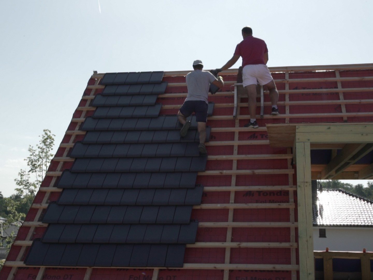 Fotografie pokládky krytiny | Vzorový e4 dům | Wienerberger