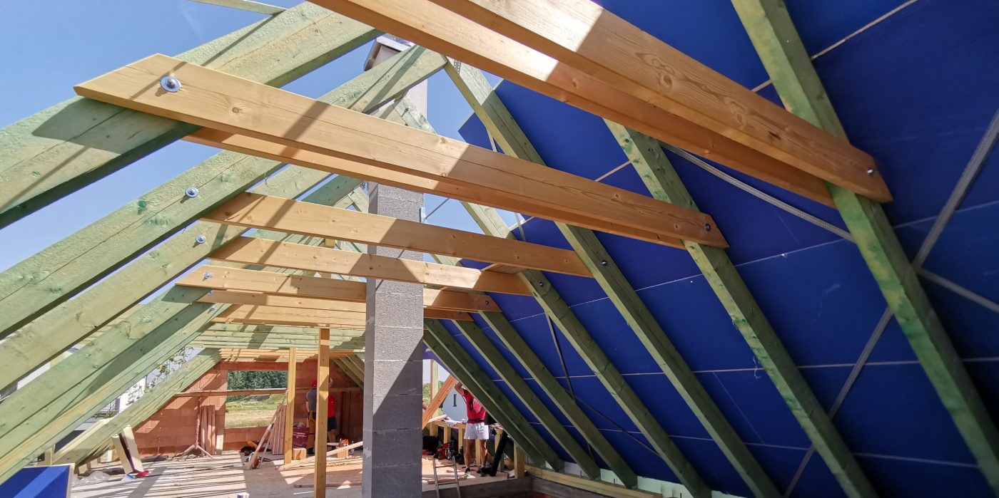 Foto z nadkrokevní izolace a laťování | Vzorový e4 dům | Wienerberger