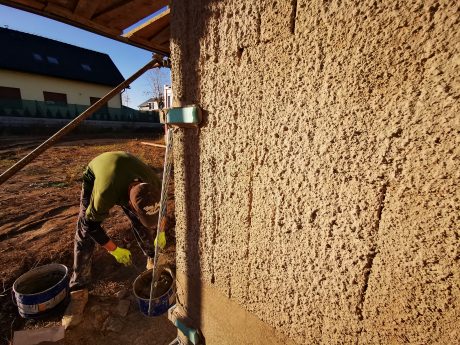 Fotografie z přednástřiku lišty | Vzorový e4 dům | Wienerberger