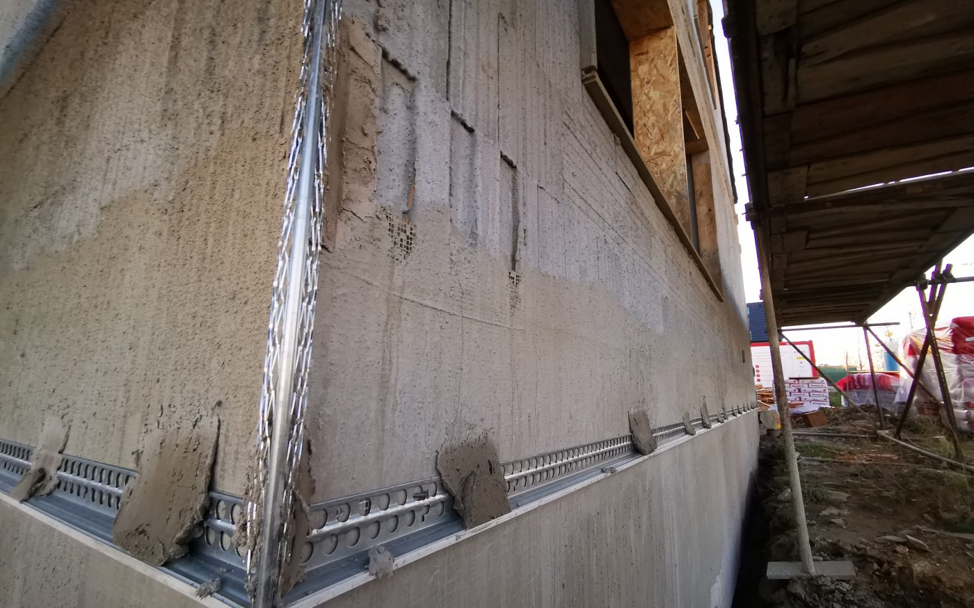 Fotografie z přednástřiku lišty | Vzorový e4 dům | Wienerberger