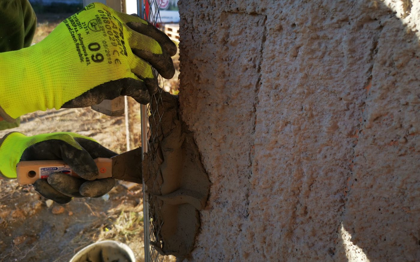 Fotografie z přednástřiku lišty | Vzorový e4 dům | Wienerberger