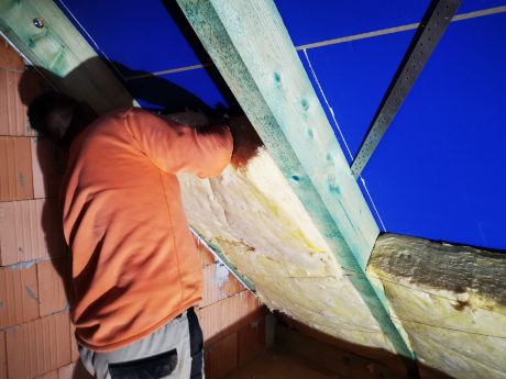 Fotografie Elektro krabiček a Izolace podkroví  | Vzorový e4 dům | Wienerberger