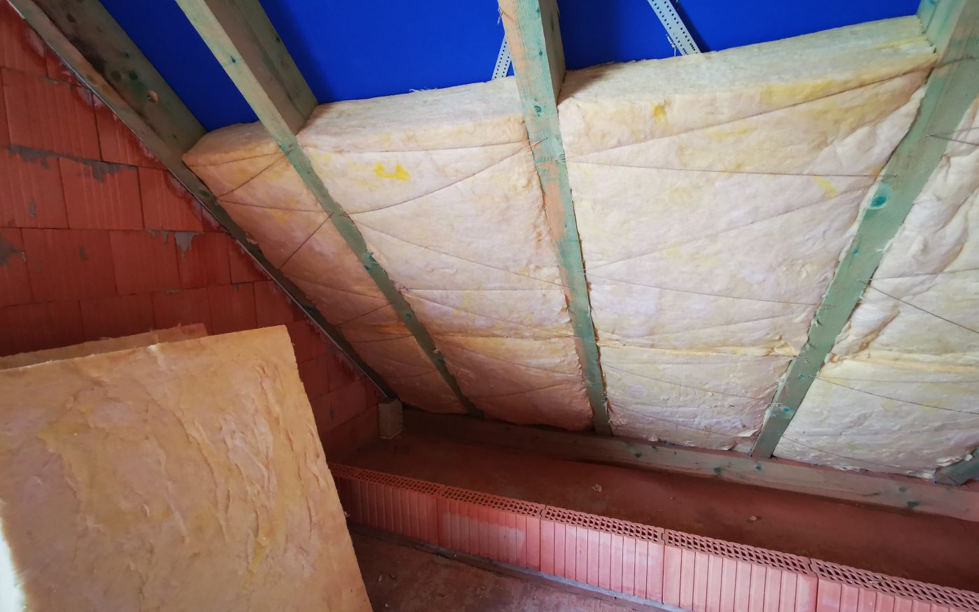 Fotografie WC a izolace podkroví | Vzorový e4 dům | Wienerberger