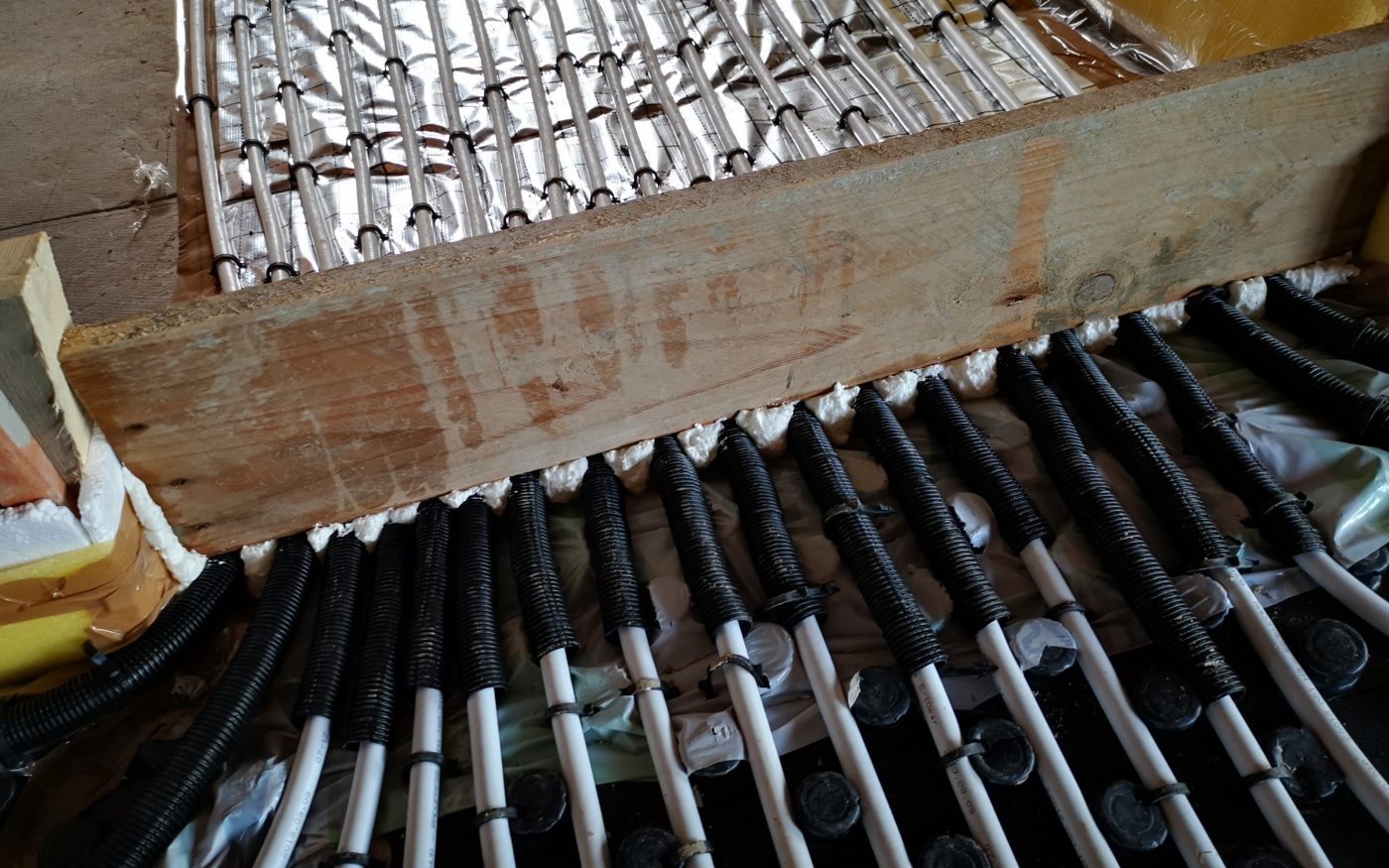 Fotografie lití podlahy Baumit | Vzorový e4 dům | Wienerberger