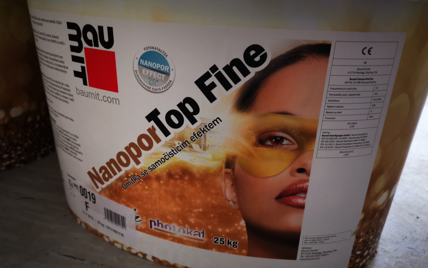 Fotografie lití podlahy Baumit | Vzorový e4 dům | Wienerberger