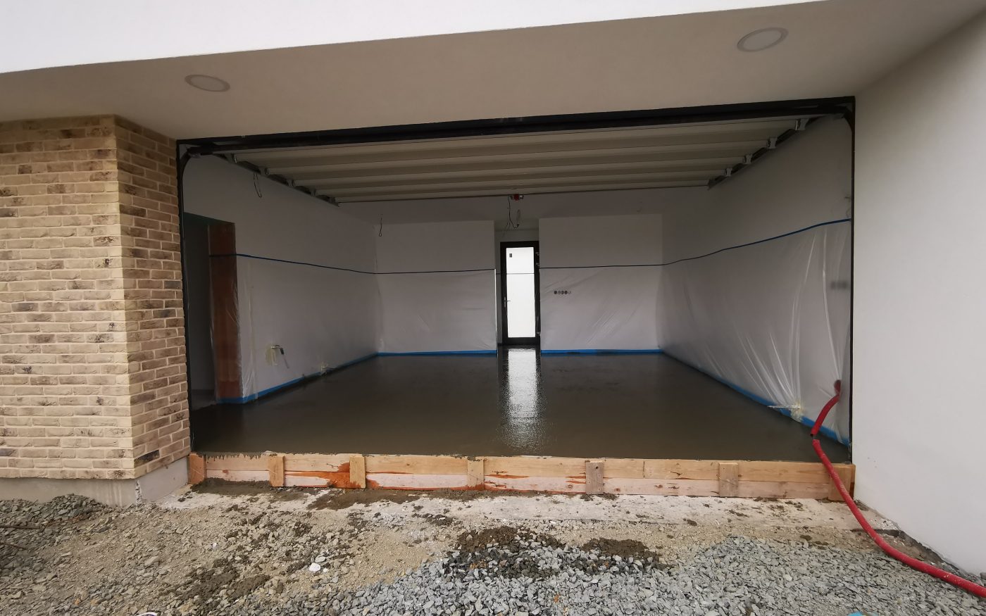 Fotografie z betonování podlahy v garáži | Vzorový e4 dům | Wienerberger