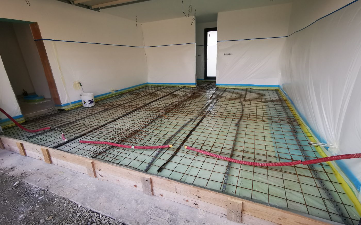 Fotografie z betonování podlahy v garáži | Vzorový e4 dům | Wienerberger