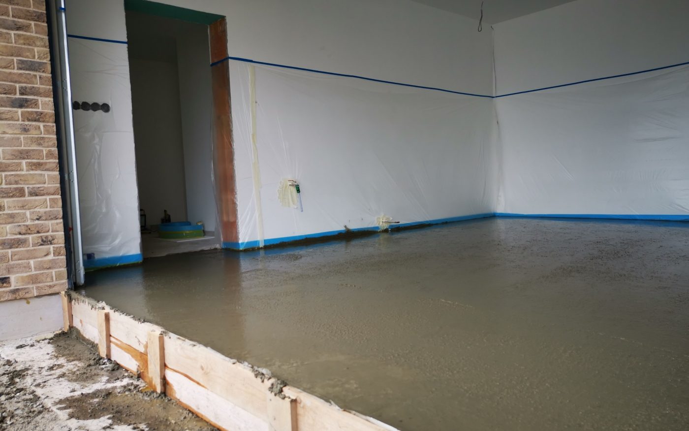 Fotografie z betonování podlahy v garáži | Vzorový e4 dům | Wienerberger