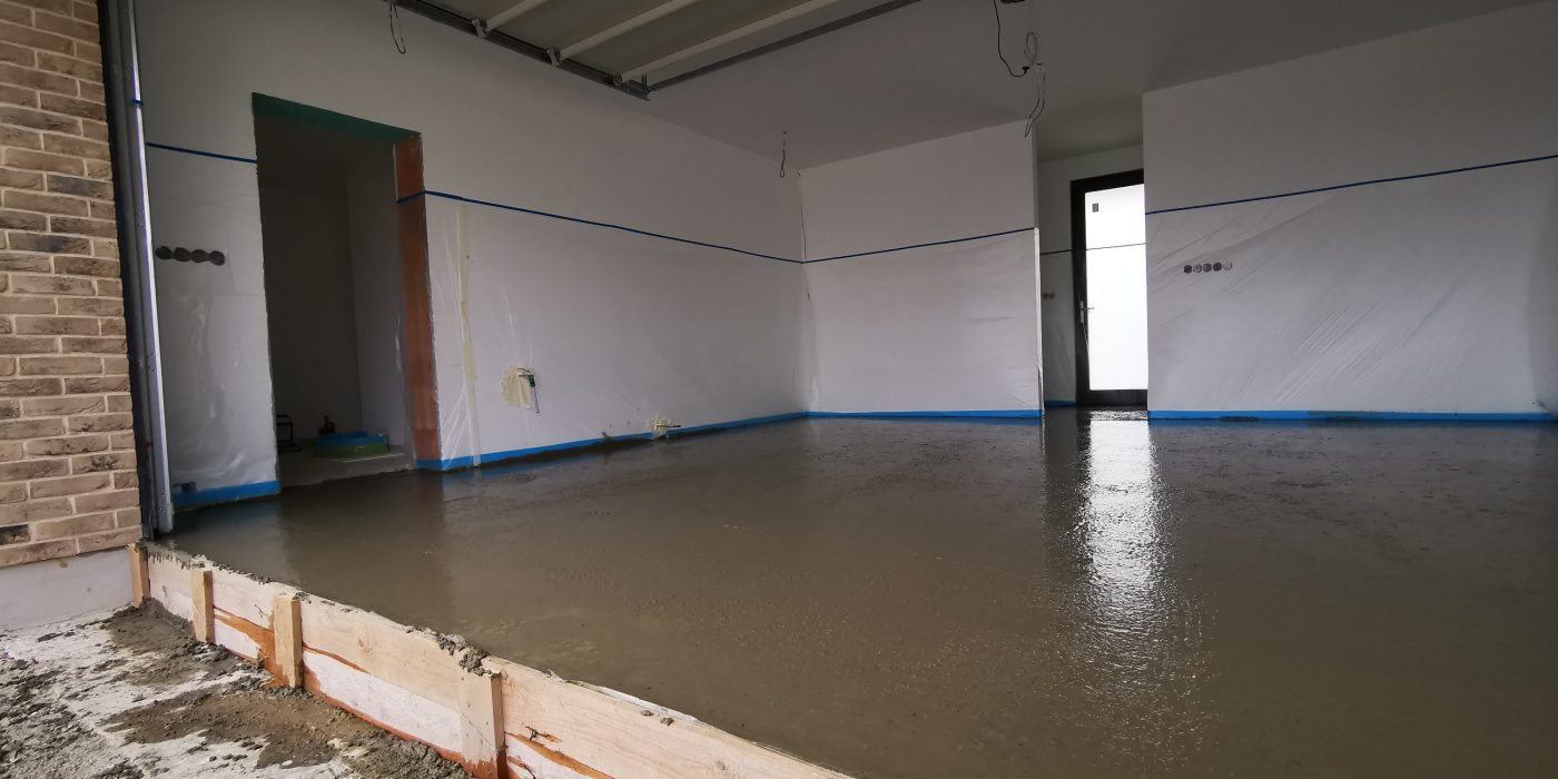 Fotografie z betonování podlahy v garáži | Vzorový e4 dům | Wienerberger