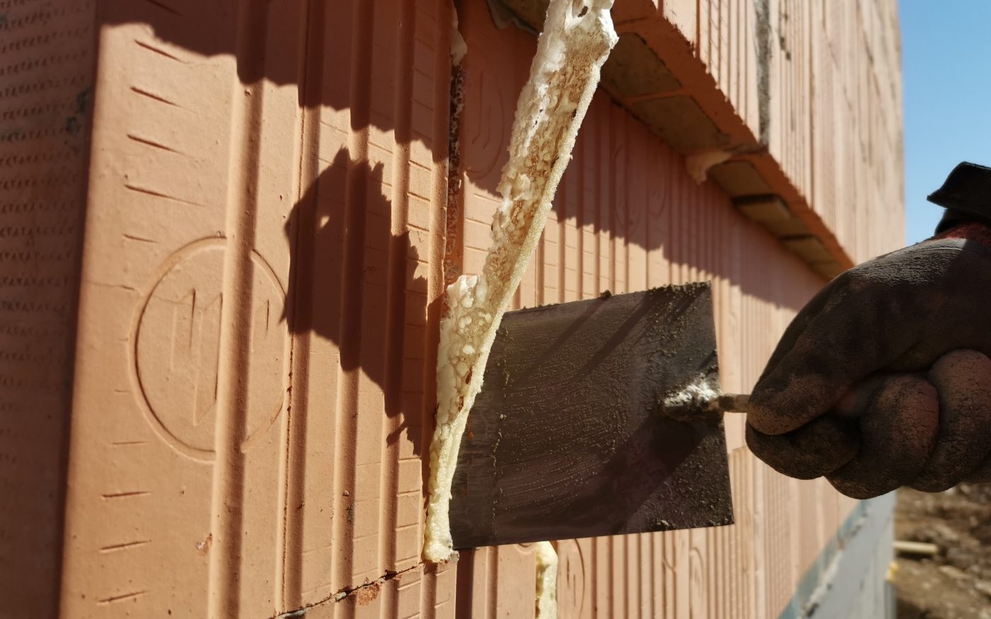 Fotografie z soklu a úprav mezi cihlami | Vzorový e4 dům | Wienerberger