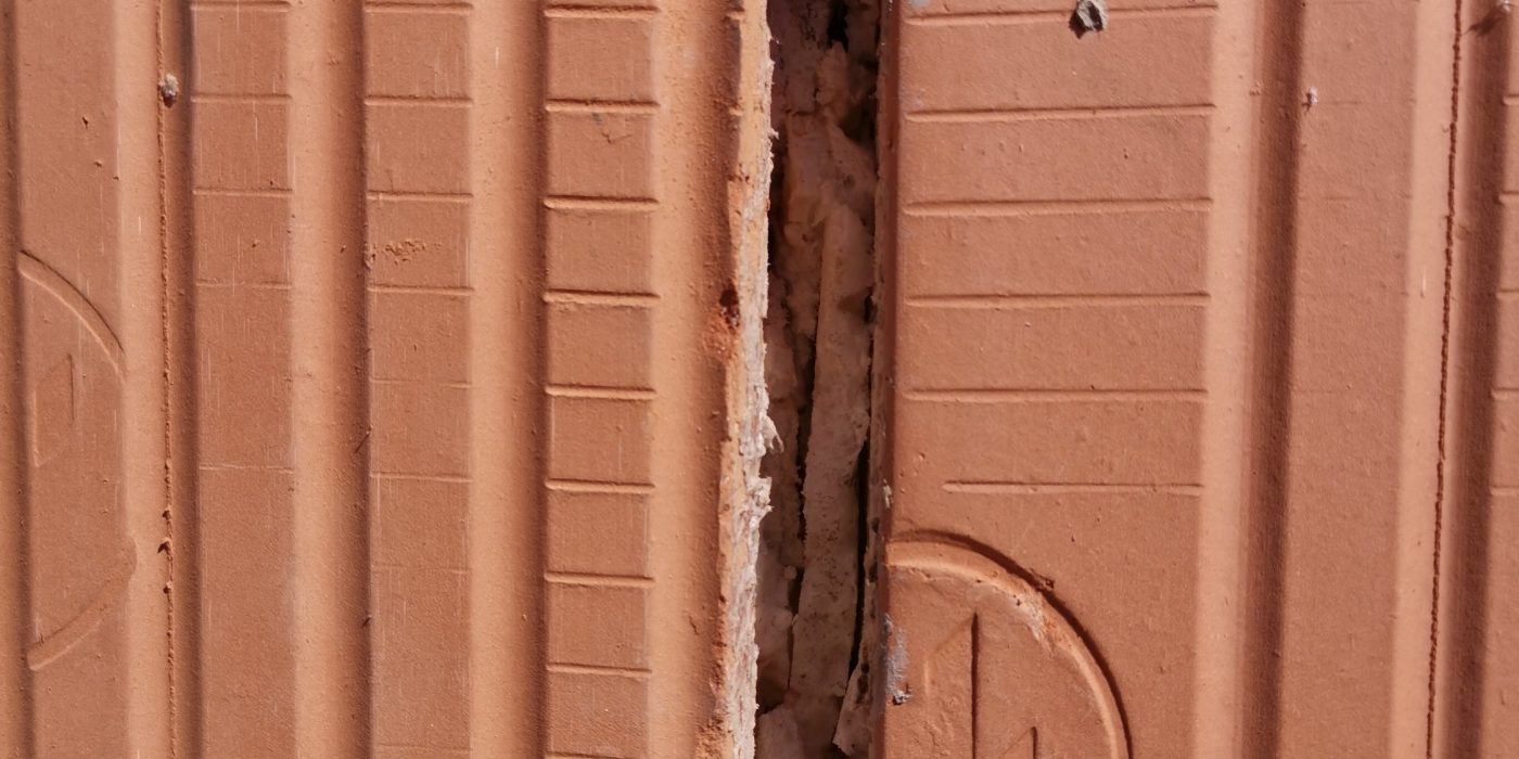 Fotografie z soklu a úprav mezi cihlami | Vzorový e4 dům | Wienerberger