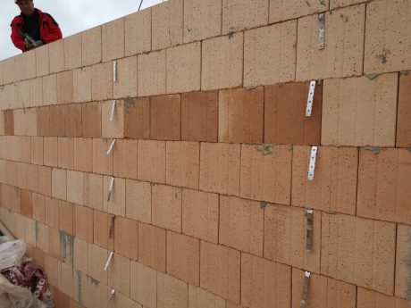 Foto ze zakrývání cihel spona | Vzorový e4 dům | Wienerberger