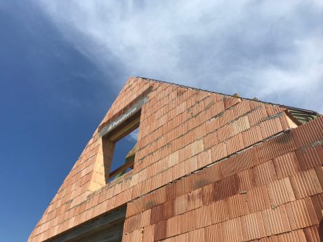 Fotografie z vyzdívání štítů | Vzorový e4 dům | Wienerberger