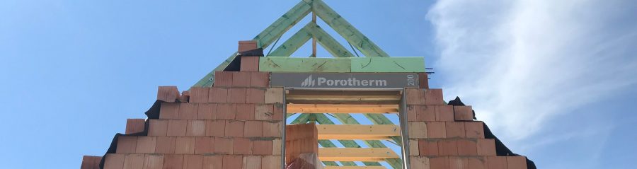 Fotografie z vyzdívání štítů | Vzorový e4 dům | Wienerberger