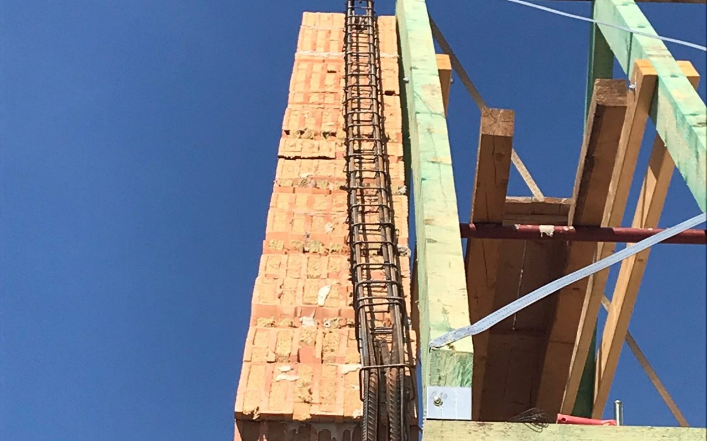 Fotografie z vyzdívání štítů | Vzorový e4 dům | Wienerberger