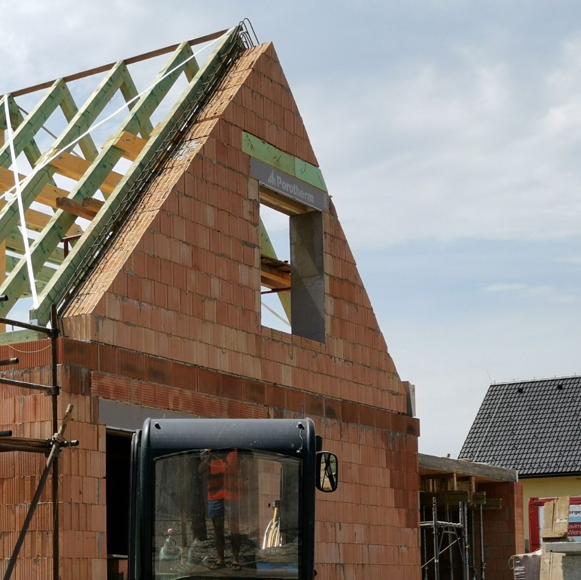 Fotografie z dokončení krovu, štíty a věnec ve štítech | Vzorový e4 dům | Wienerberger