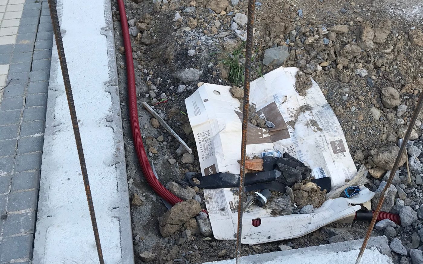 Fotografie - základ venkovního oplocení | Vzorový e4 dům | Wienerberger