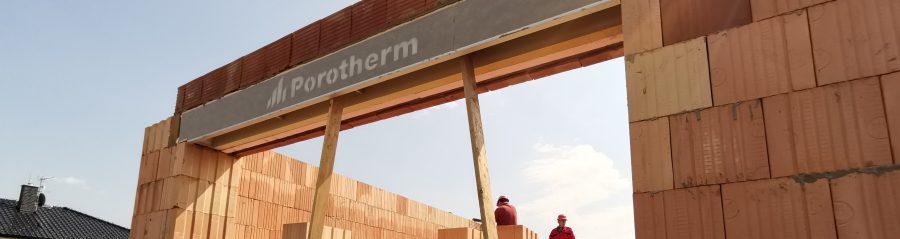 Video Zdění a překlady Porotherm vzorového e4 domu | Wienerberger