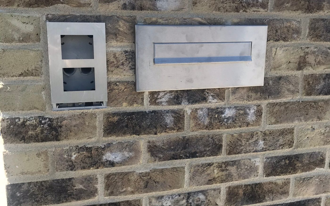 Fotografie - zděný plot z pálených cihel Terca ABOTE | Wienerberger