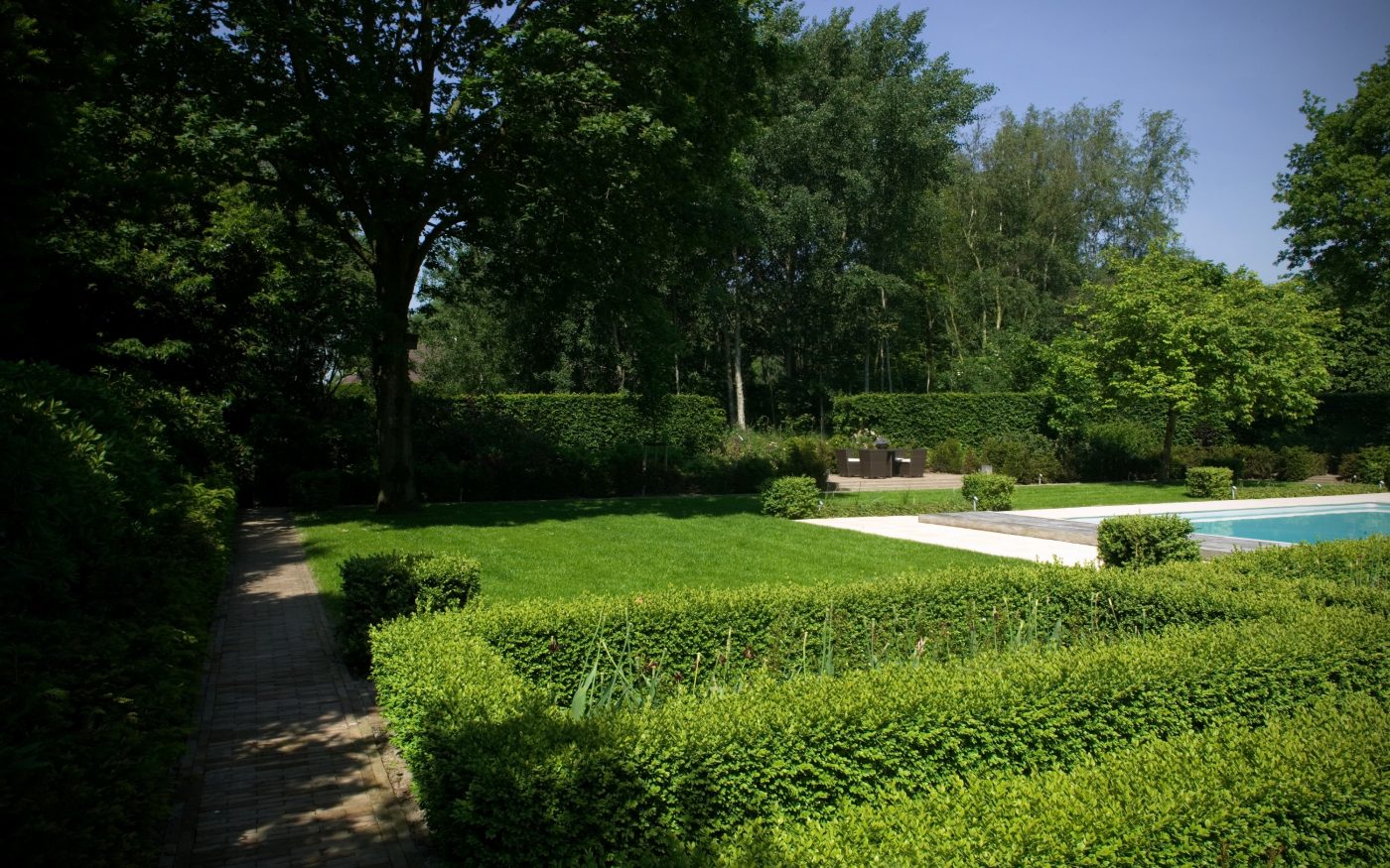 Velká zahrada s bazénem